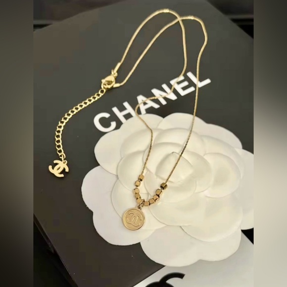 CHANEL Gold Tone Necklace - Picture 1 of 2
